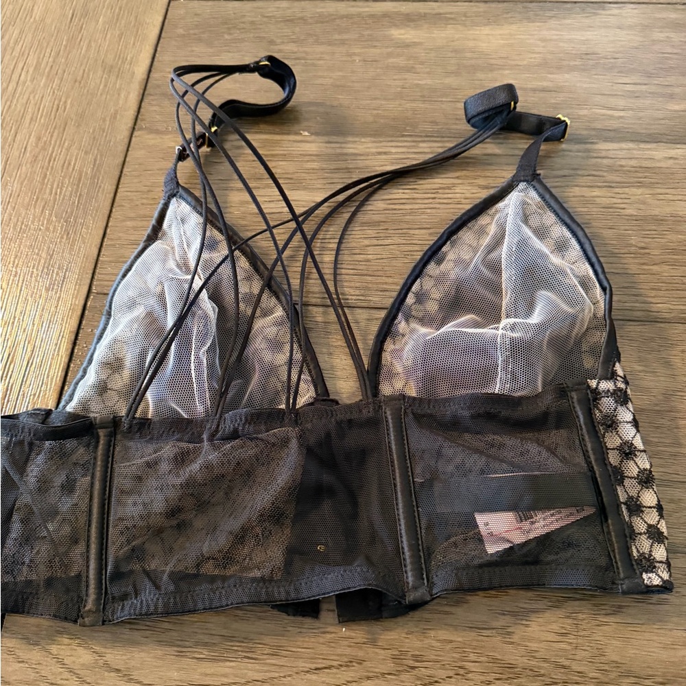 Victoria's Secret Black and White Strappy Lace Bra nwt small - Picture 4 of 5